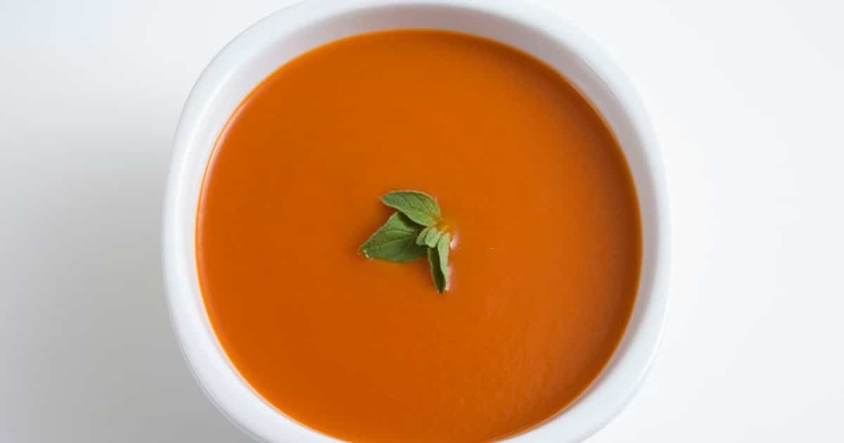 Estos son 4 beneficios desconocidos de la sopa de tomates