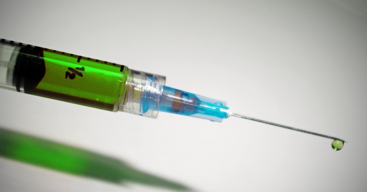 primer país del mundo en aprobar la vacuna contra el COVID-19